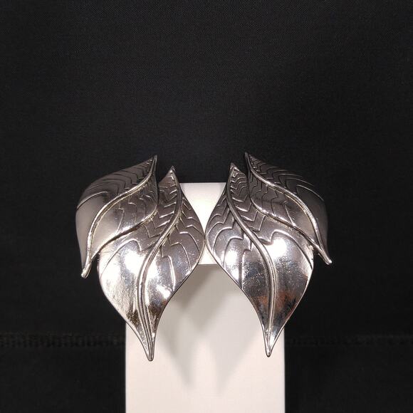 Laurel Burch Two Leaves Clip Earrings, Rhodium Plated, 1980s Vintage Jewelry - Picture 8 of 10